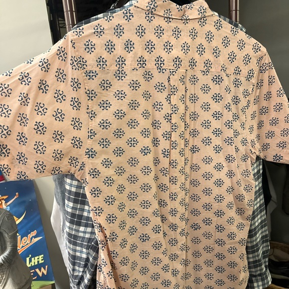 Pink short sleeve button down men’s casual shirt size medium. Tag still on it. - Picture 3 of 3